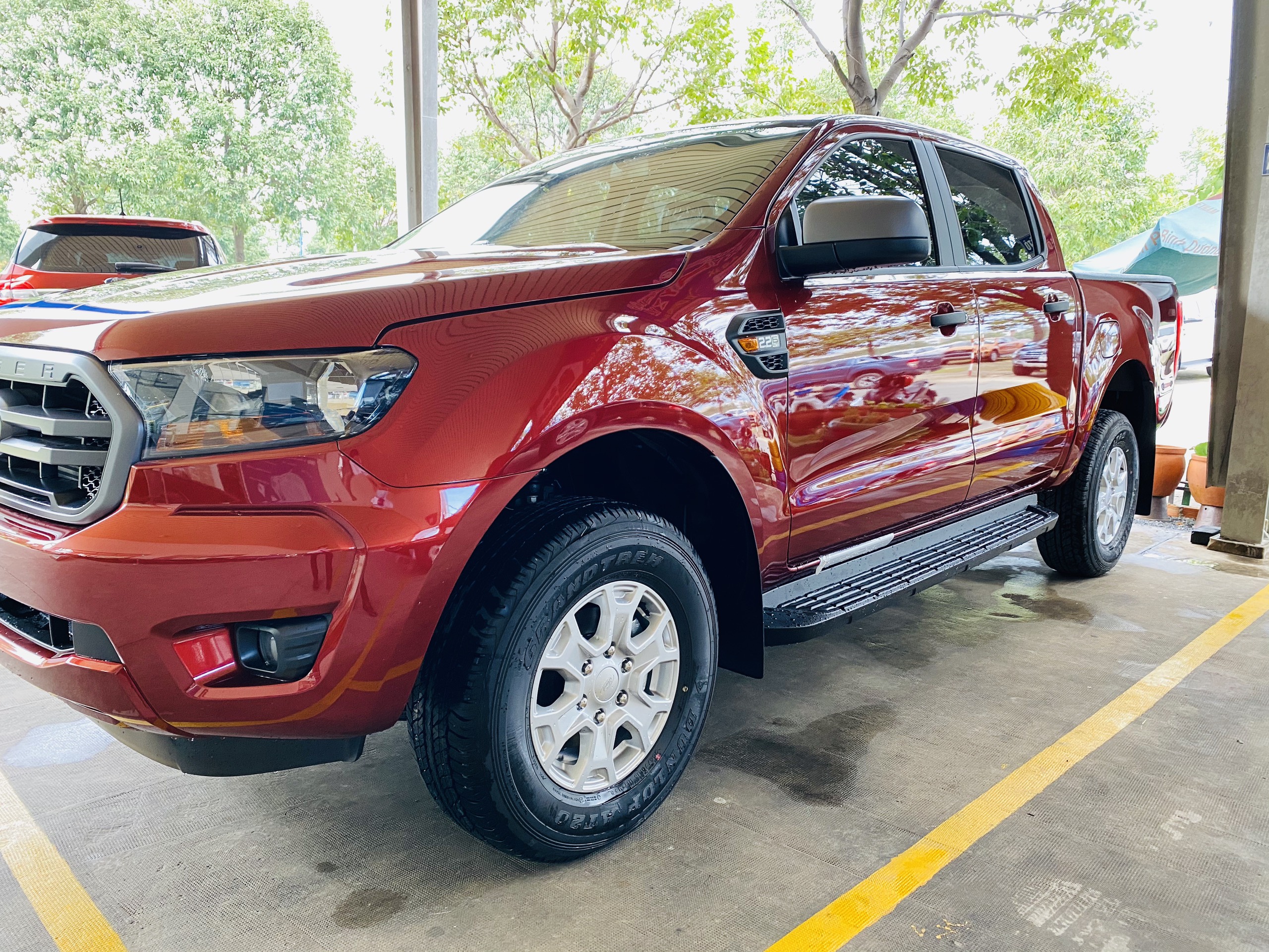 Gi&aacute; xe Ford Ranger XLS 4x2 AT 2020 rẻ nhất v&agrave; đ&aacute;nh gi&aacute; chi tiết